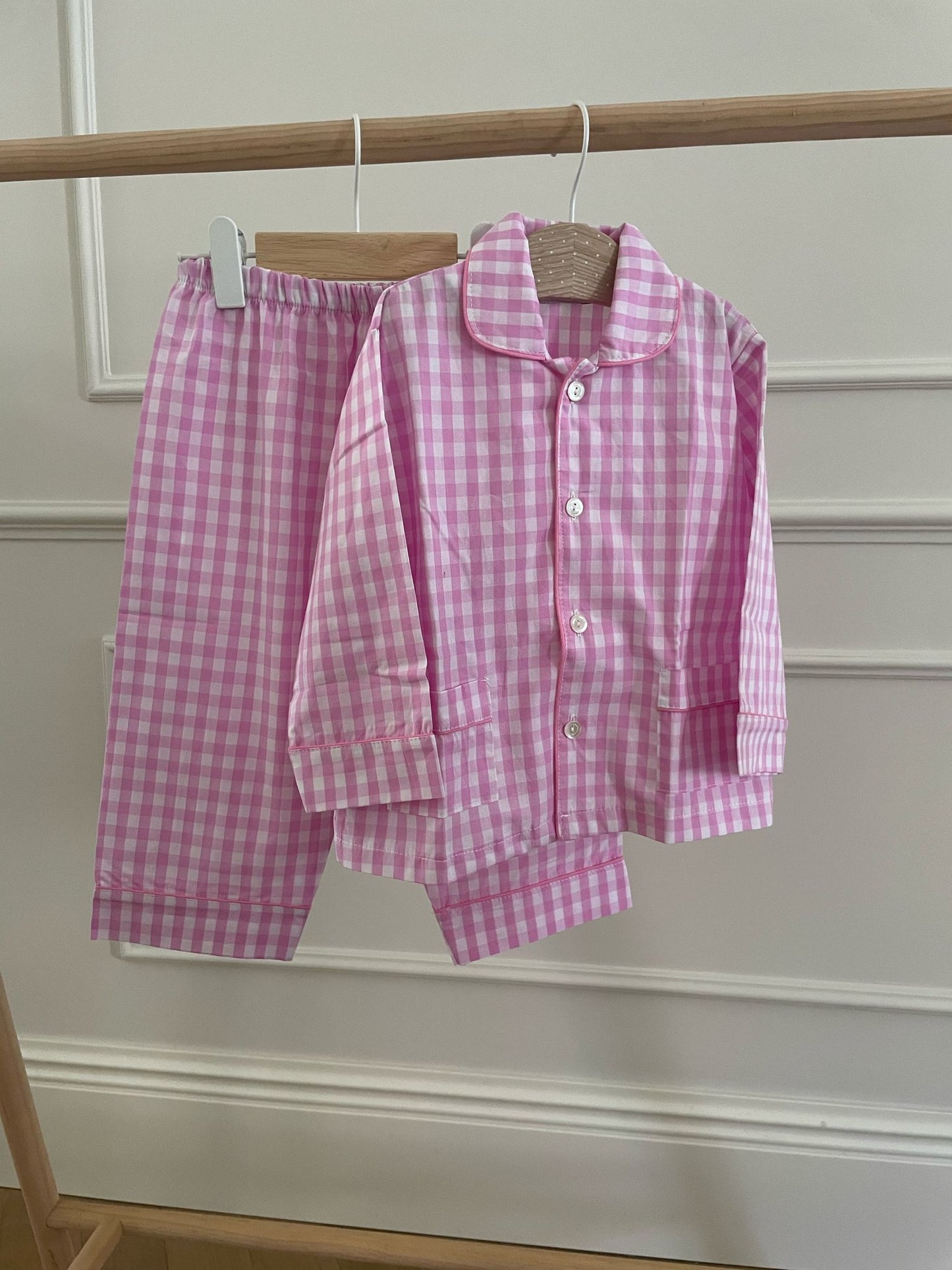 Pigiama spezzato in popeline a quadretti rosa con piping rosa