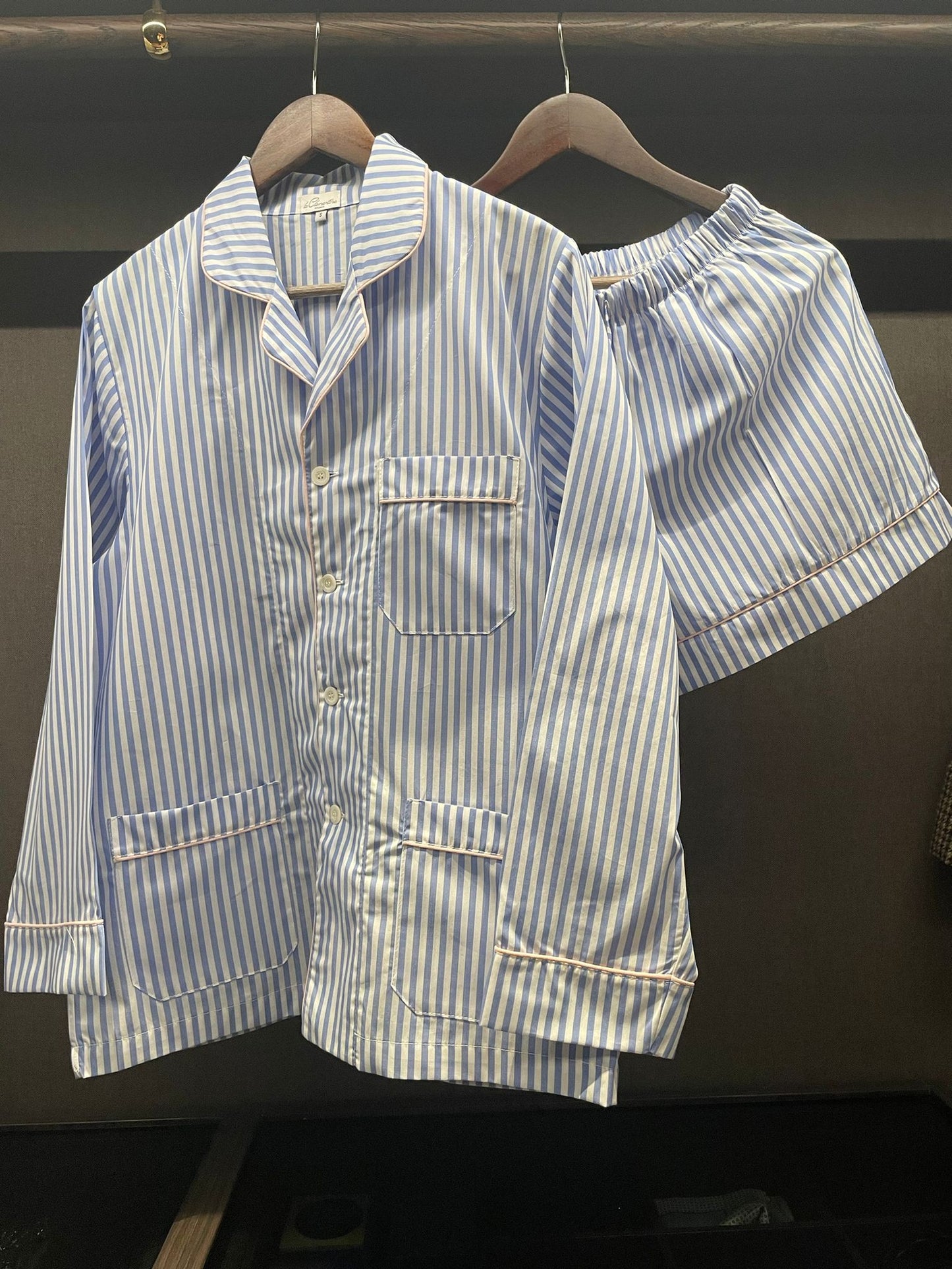 Pigiama donna spezzato corto riga celeste e piping rosa